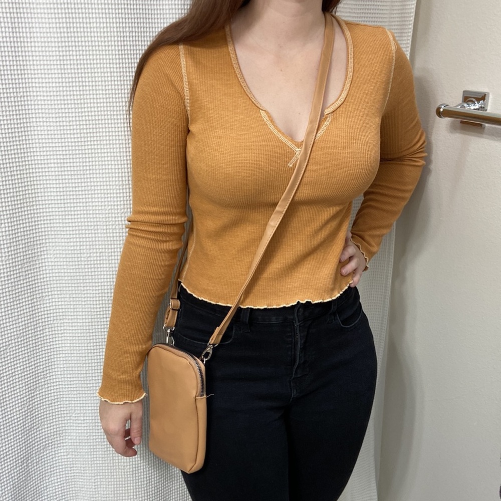 Jean Coutu Canadian women’s tan cross body purse. NWOT.